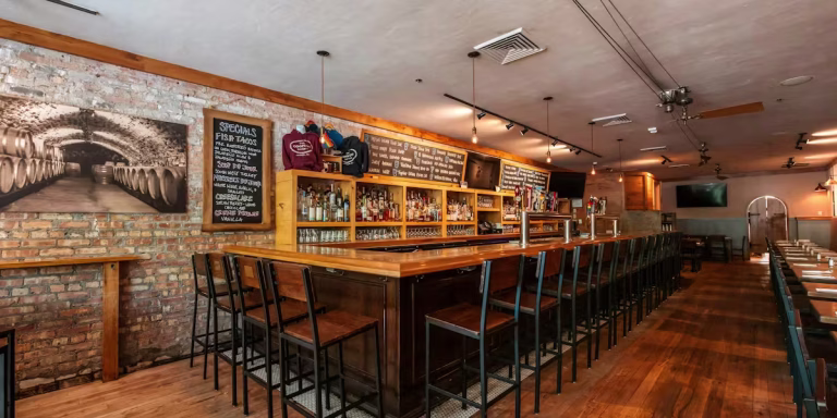 Bar and seating at The Coopers Tavern