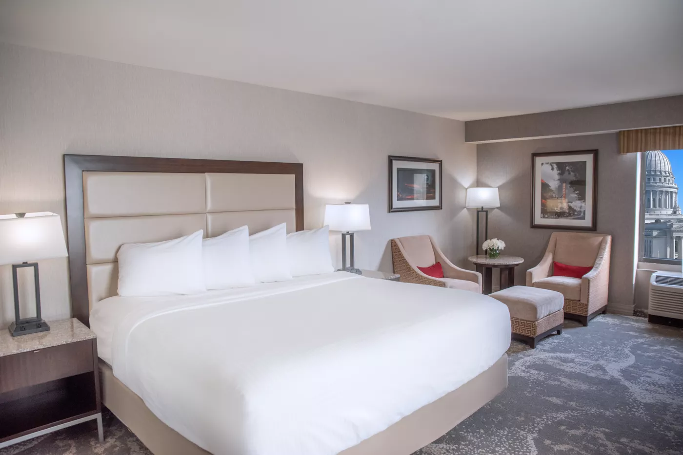 Premier king guest room with capitol view