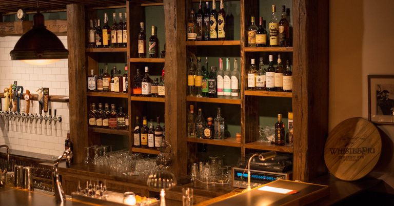Robin Room bar