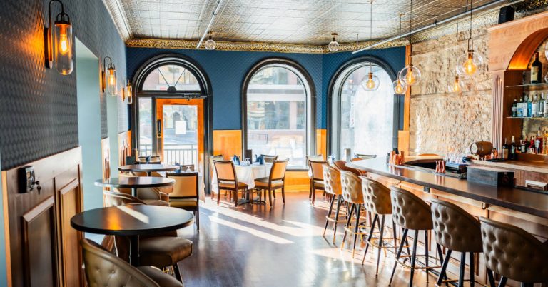 The stylish and modern dining room and bar of Draper Bros Chophouse.
